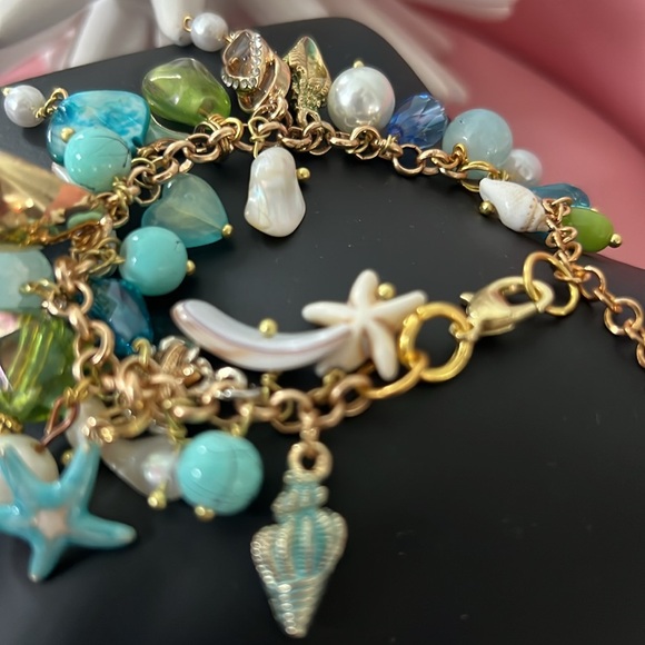 Cluster beaded handcrafted charm bracelet - Picture 3 of 7